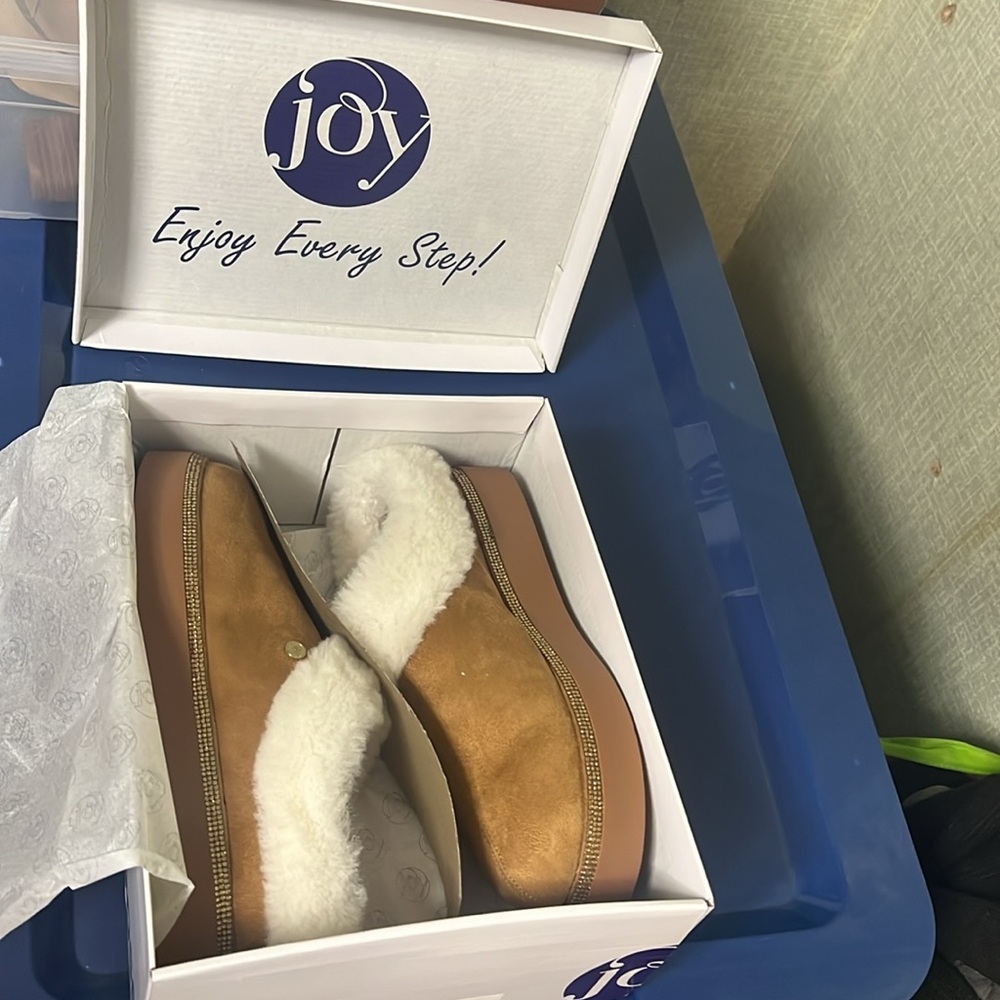 NIB - JOY CLEAN BOSS COMFORT SLIPPERS -SIZE 8 -SADDLE - Picture 3 of 11